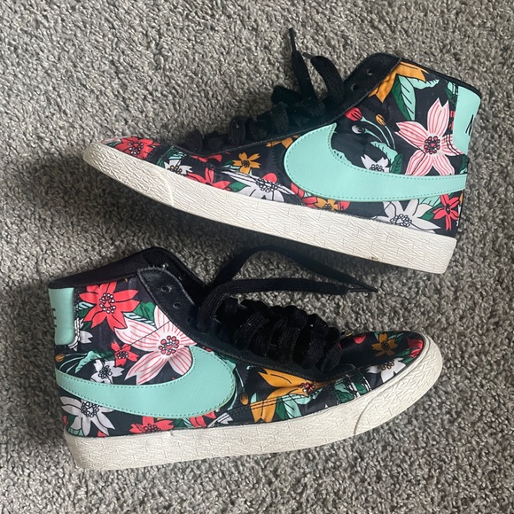 Nike Floral Aloha Womens Size 9 High-Top Sneakers - Picture 1 of 10